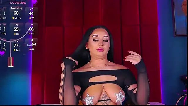 Snapshot of MadyLuxxx chatting on October 8, 2025, 7:03 pm MadyLuxxx online show from October 8, 2025, 7:03 pm