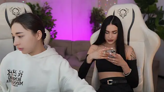 Jasmine Flow online show from March 12, 2025, 3:40 pm