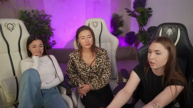 Jasmine Flow online show from September 17, 2025, 10:28 am