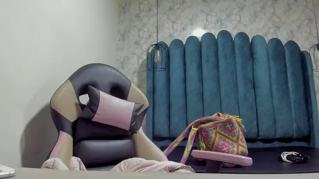 nalalye cruzz  online show from September 10, 2025, 3:16 am