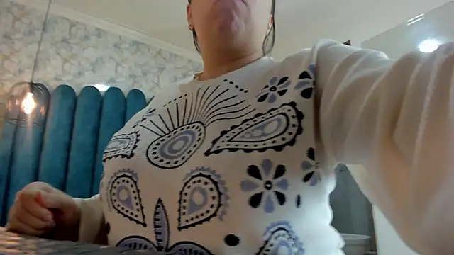 nalalye cruzz  online show from October 9, 2025, 2:12 am