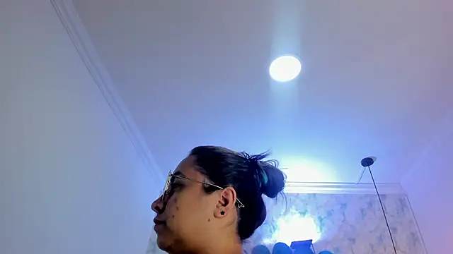 nalalye cruzz  online show from December 21, 2025, 2:46 am