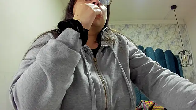 nalalye cruzz  online show from September 25, 2025, 3:56 am