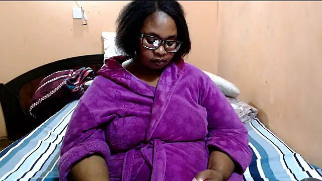 Snapshot of ZOQULUx chatting on June 1, 2026, 5:23 pm ZOQULUx online show from June 1, 2026, 5:23 pm