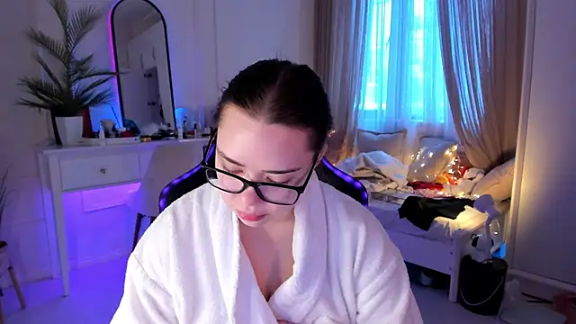 VixenMia online show from February 25, 2025, 3:42 am