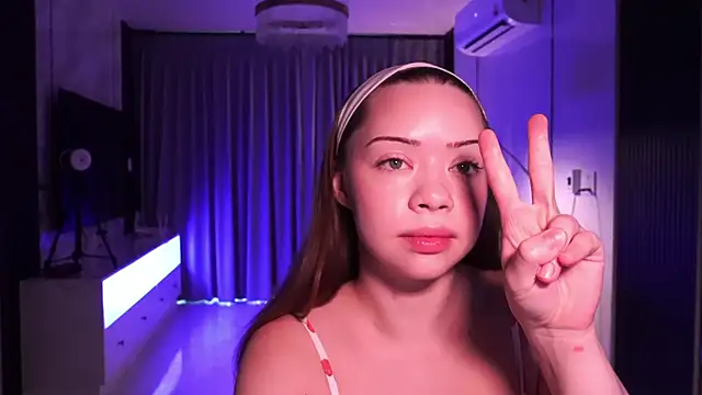 VixenMia online show from September 26, 2025, 2:07 am