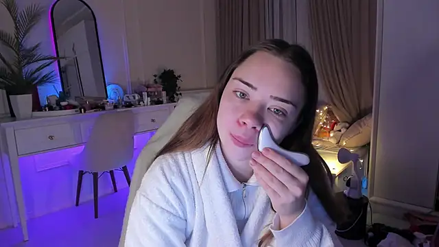 VixenMia online show from February 28, 2025, 3:15 am