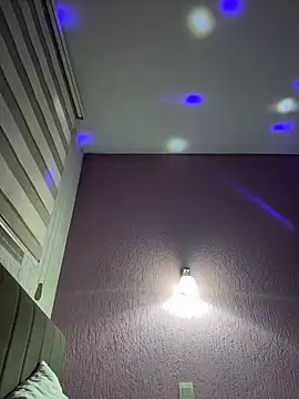 WhiteeMen online show from November 24, 2025, 9:15 pm