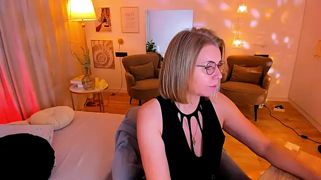 Annie Light online show from March 3, 2026, 6:09 am