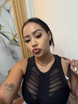 Snapshot of Luisa_Fernandaa chatting on May 21, 2026, 11:24 pm Luisa Fernandaa online show from May 21, 2026, 11:24 pm