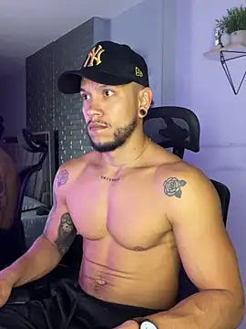 ARON TAYLER01 online show from September 18, 2025, 10:29 am