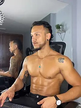 ARON TAYLER01 online show from March 7, 2025, 12:34 pm