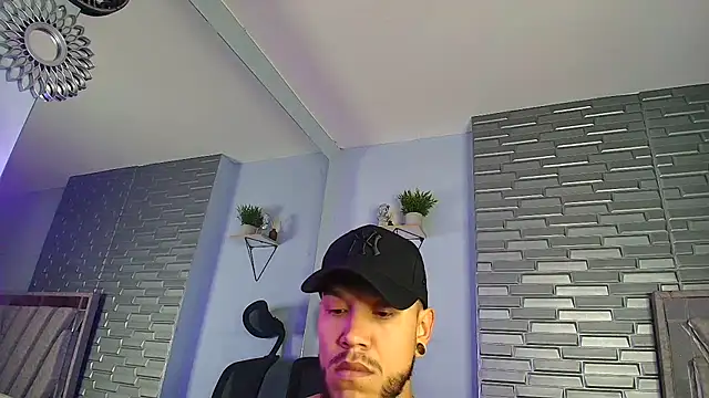 ARON TAYLER01 online show from February 14, 2026, 10:37 am