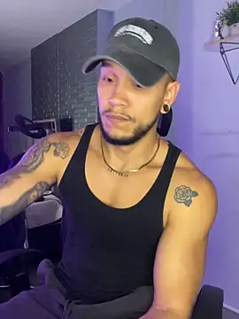 ARON TAYLER01 online show from September 12, 2025, 10:26 am