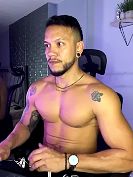 ARON TAYLER01 online show from September 30, 2025, 10:32 am