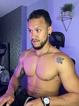 ARON TAYLER01 online show from October 15, 2025, 10:34 am