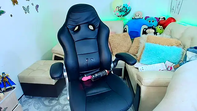 Snapshot of SweetIsabella_x chatting on March 23, 2025, 7:31 am SweetIsabella x online show from March 23, 2025, 7:31 am