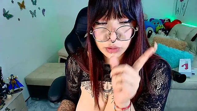 Snapshot of SweetIsabella_x chatting on March 23, 2025, 4:27 am SweetIsabella x online show from March 23, 2025, 4:27 am