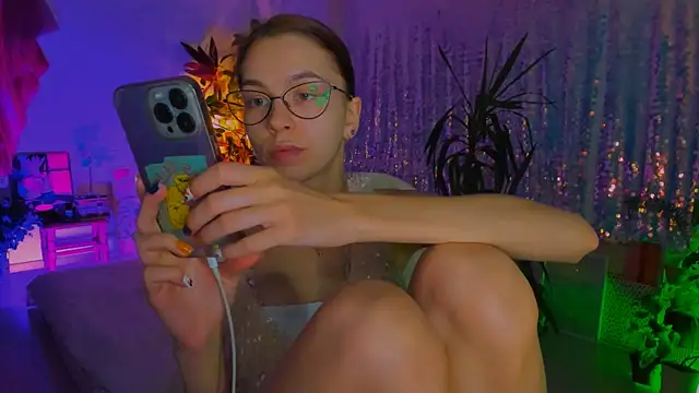 poli   online show from October 28, 2025, 7:24 pm