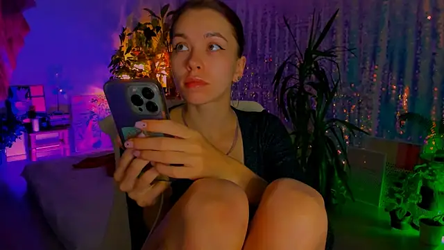 poli   online show from September 27, 2025, 8:37 pm