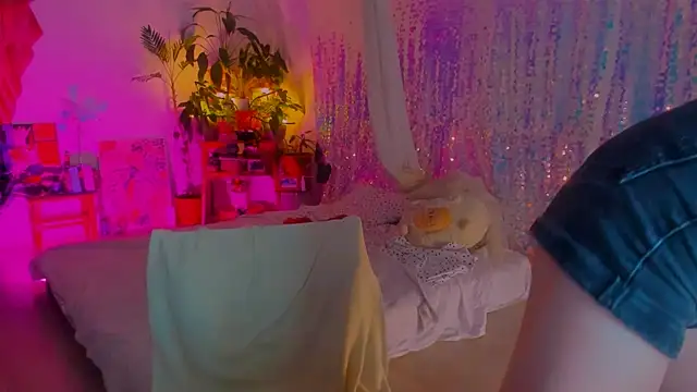 poli   online show from March 18, 2025, 10:58 pm