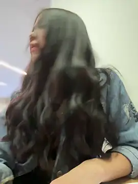 Im Valentina online show from December 17, 2025, 9:53 pm