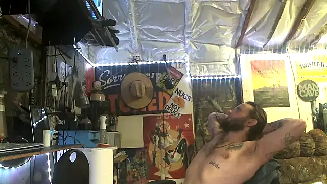 CloudDadddyyy420 online show from October 21, 2025, 11:04 pm