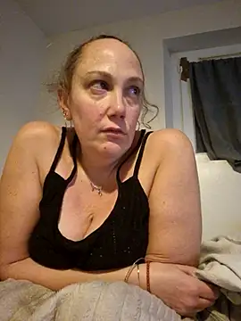 Snapshot of Wisie_Cutie chatting on November 19, 2025, 11:16 pm Wisie Cutie online show from November 19, 2025, 11:16 pm