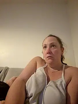 Snapshot of Wisie_Cutie chatting on March 17, 2025, 11:02 pm Wisie Cutie online show from March 17, 2025, 11:02 pm