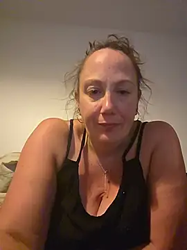 Snapshot of Wisie_Cutie chatting on May 31, 2026, 10:21 pm Wisie Cutie online show from May 31, 2026, 10:21 pm