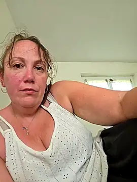 Wisie Cutie online show from April 16, 2026, 3:35 pm