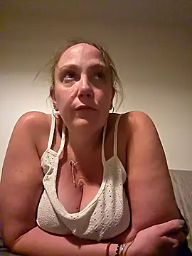 Wisie Cutie online show from April 13, 2026, 9:30 pm