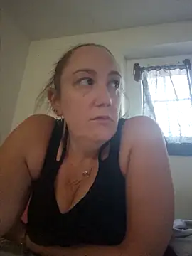 Snapshot of Wisie_Cutie chatting on November 12, 2025, 4:00 pm Wisie Cutie online show from November 12, 2025, 4:00 pm