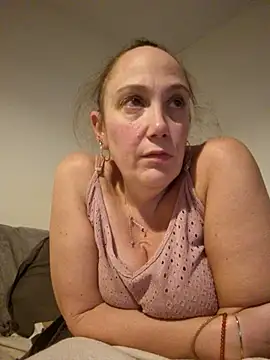 Snapshot of Wisie_Cutie chatting on November 17, 2025, 11:20 pm Wisie Cutie online show from November 17, 2025, 11:20 pm