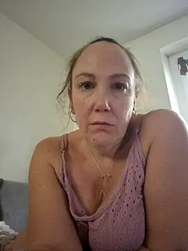 Snapshot of Wisie_Cutie chatting on November 23, 2025, 2:16 pm Wisie Cutie online show from November 23, 2025, 2:16 pm