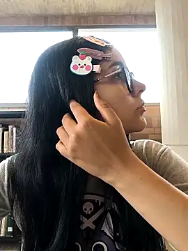 Annya-sweet online show from April 16, 2026, 1:23 pm