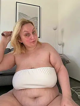 Snapshot of BBW_Nora chatting on April 30, 2026, 8:10 am BBW Nora online show from April 30, 2026, 8:10 am