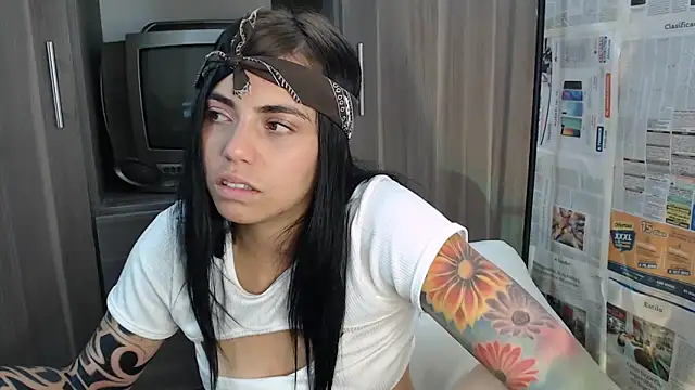 Snapshot of i_am_nina_ chatting on February 26, 2025, 12:41 am i am nina online show from February 26, 2025, 12:41 am