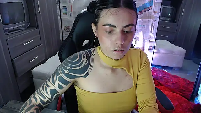 Snapshot of i_am_nina_ chatting on September 15, 2025, 12:22 am i am nina online show from September 15, 2025, 12:22 am