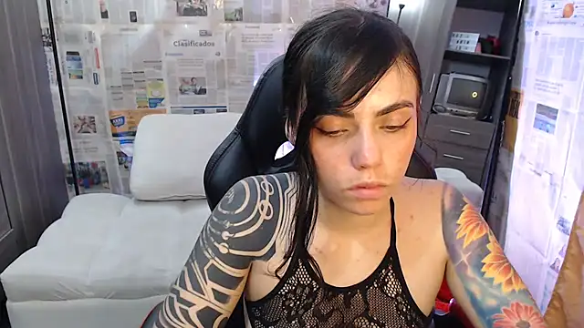 Snapshot of i_am_nina_ chatting on October 2, 2025, 12:25 am i am nina online show from October 2, 2025, 12:25 am