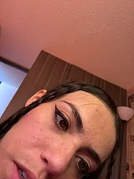 i am nina  online show from February 18, 2026, 5:42 pm