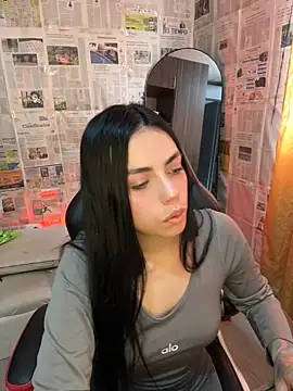 i am nina  online show from April 16, 2026, 9:39 pm