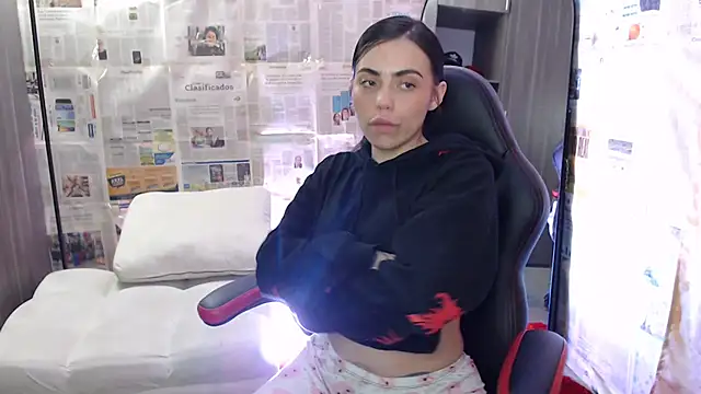 Snapshot of i_am_nina_ chatting on September 18, 2025, 5:21 am i am nina online show from September 18, 2025, 5:21 am