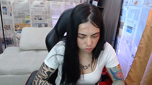 Snapshot of i_am_nina_ chatting on September 25, 2025, 10:16 pm i am nina online show from September 25, 2025, 10:16 pm