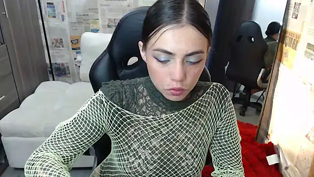 Snapshot of i_am_nina_ chatting on October 28, 2025, 10:41 pm i am nina online show from October 28, 2025, 10:41 pm