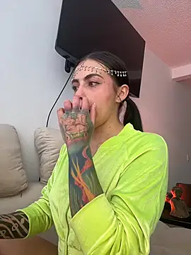 i am nina  online show from December 17, 2025, 7:52 pm