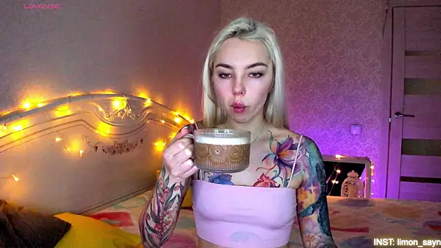 LillyMoure  online show from February 28, 2026, 11:15 pm