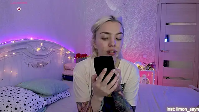 LillyMoure  online show from September 13, 2025, 11:38 pm