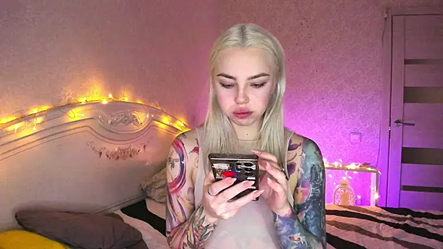 LillyMoure  online show from February 5, 2026, 11:11 pm