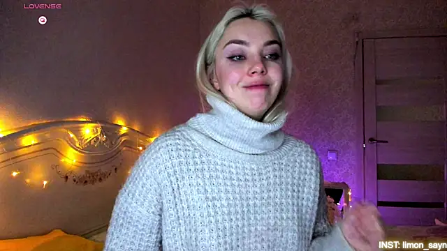 LillyMoure  online show from March 8, 2026, 2:04 am